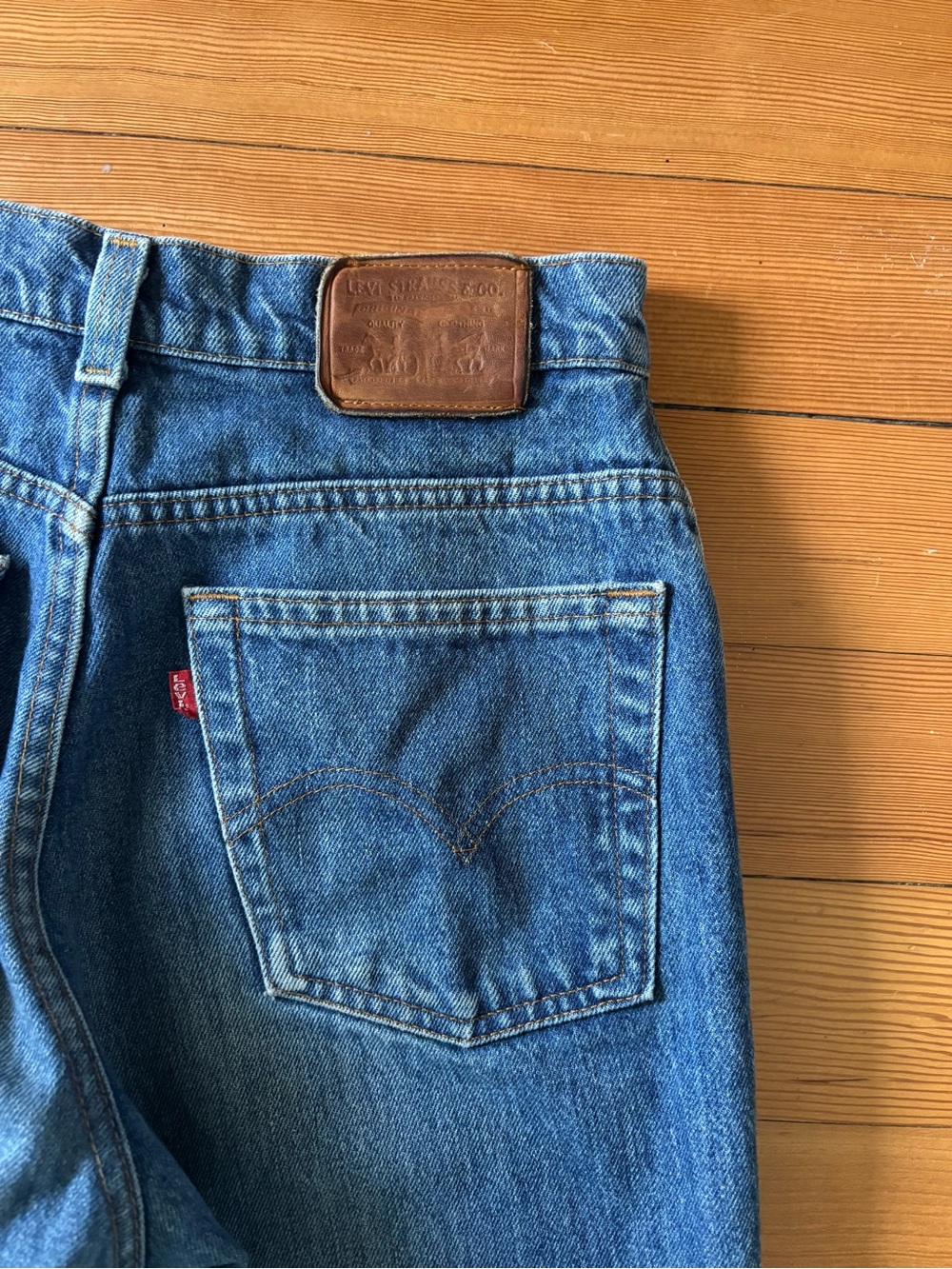 Vintage 1990s Levi’s 531 mid blue faded dark wash high rise tapered leg - Picture 7 of 13